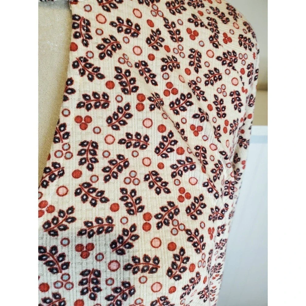 Torrid Keyhole stretch Top‎ size 3 /3X - Picture 3 of 7